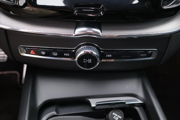 Volvo XC60 2.0 B4 145kW R-Design CZ Aut.