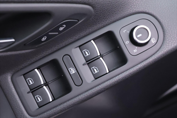 Volkswagen Golf 2.0 GTI 155kW DSG Xenon CZ