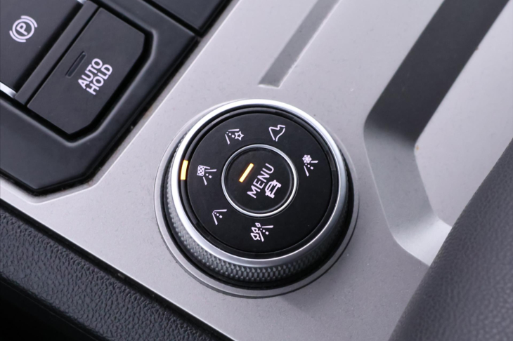 Volkswagen Touareg 3,0 TDI 170kW DSG 4M LED CZ