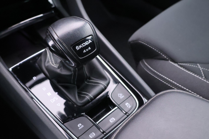 Škoda Karoq 2,0 TSI DSG 4x4 Sportline DPH