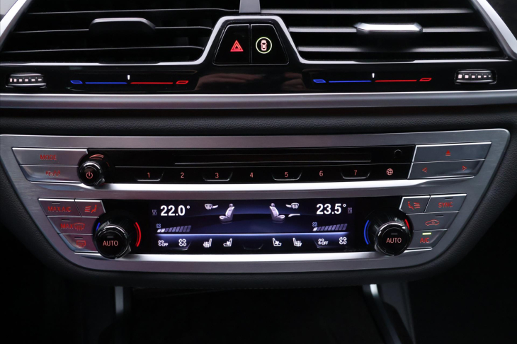 BMW Řada 7 4,4 750i 330kW xDrive DPH