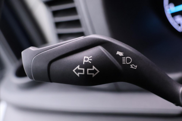 Ford Transit 2,0 TDCI 96kW L2 9-Míst CZ DPH