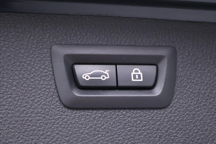 BMW Řada 3 3.0 330d xDrive 190kW Touring