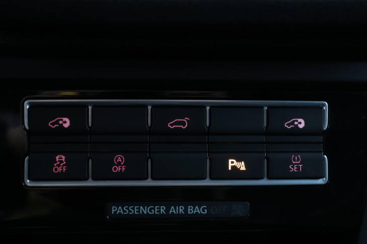 Volkswagen Sharan 2,0 TDI 4M CZ Highline DPH