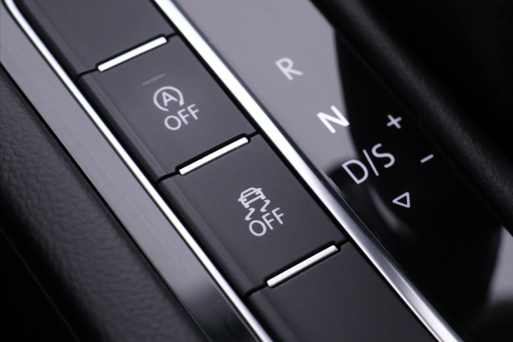 Volkswagen Passat 2,0 TDI 140kW R-line 4M CZ DPH