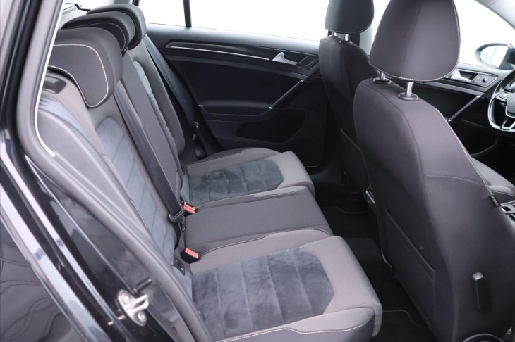 Volkswagen Golf 1,4 TSI Highline Serv.kniha