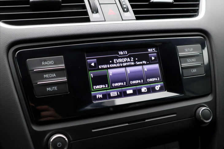 Škoda Octavia 1,6 TDi 81kW DSG Ambition CZ