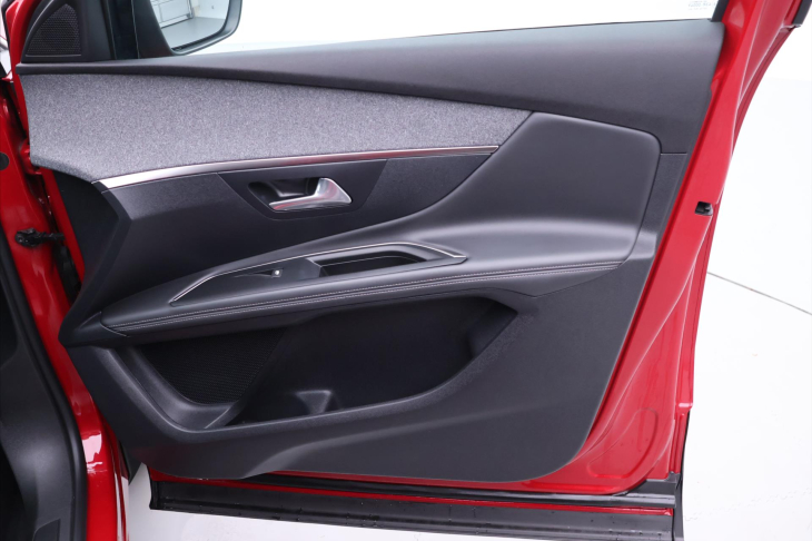 Peugeot 3008 1,2 PureTech 96KW CZ ALLURE