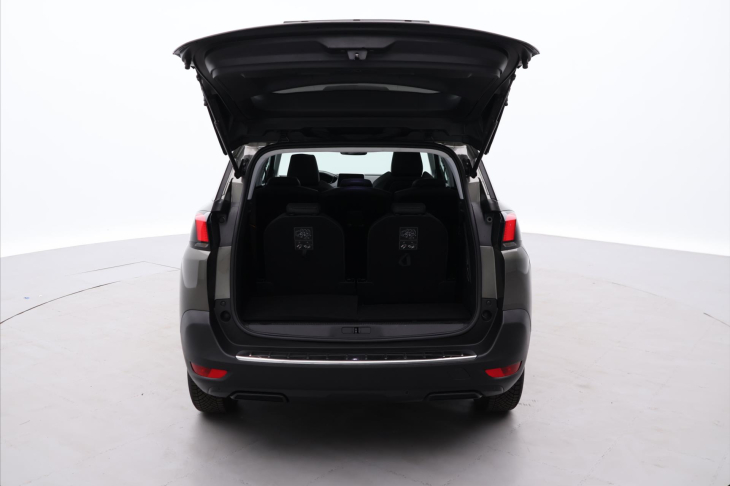 Peugeot 5008 1,2 PT 96kW Allure PANO 7-míst