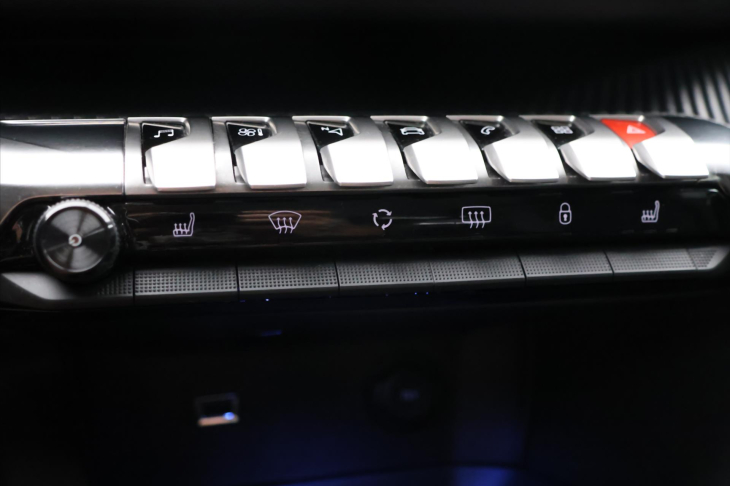 Peugeot 5008 1,5 HDI 96kW 7-Míst CZ DPH