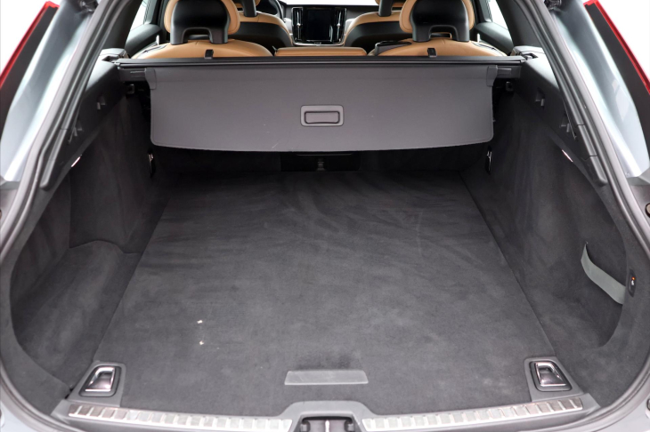 Volvo V90 2.0 D3 110kW Momentum LED