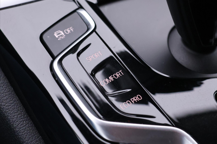 BMW Řada 5 2,0 520d xDrive 140kW