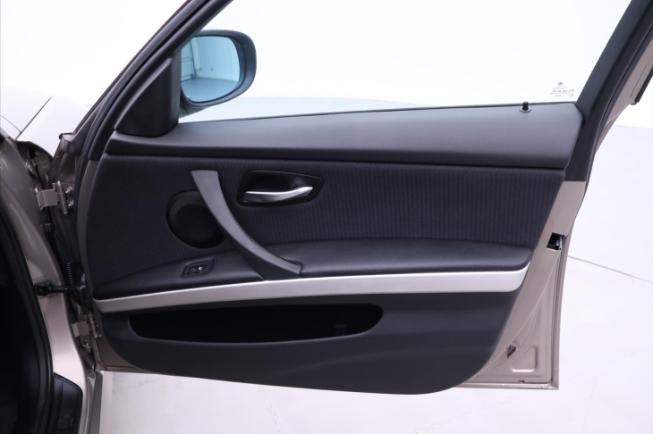 BMW Řada 3 2,0 318i 105kW Automat Klima