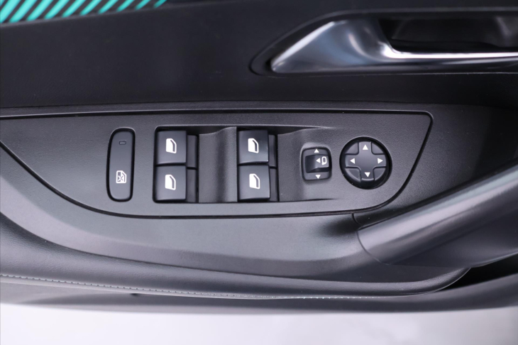 Peugeot 2008 1,2 PT Allure LED 1.Maj DPH