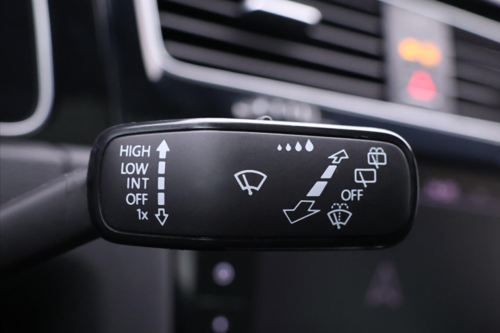 Volkswagen Golf 2,0 TSI R 228kW 4M DSG Virtual