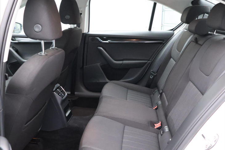 Škoda Octavia 1,6 TDI CZ Style LED Kessy