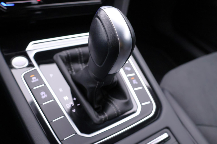 Volkswagen Arteon Shooting Brake 2,0 TSI 206 kW R-line DSG DPH CZ