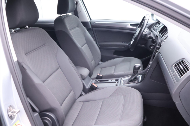 Volkswagen Golf 2,0 TDI 110kW DSG 1.Maj. DPH