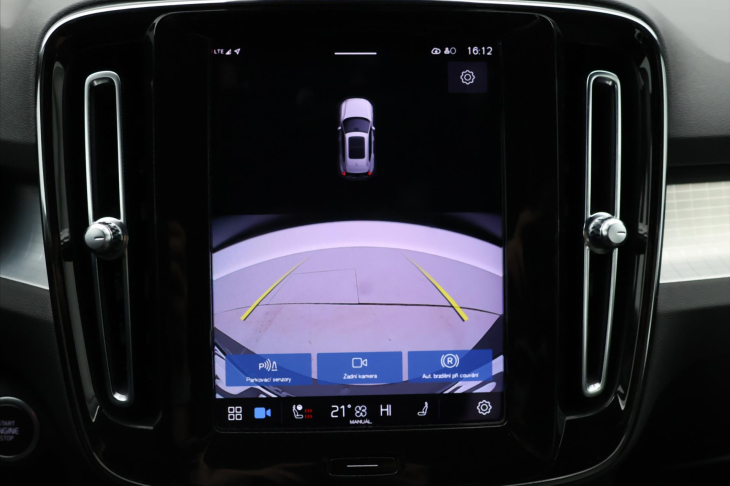 Volvo XC40 2,0 B4 145kW DCT Plus Dark CZ