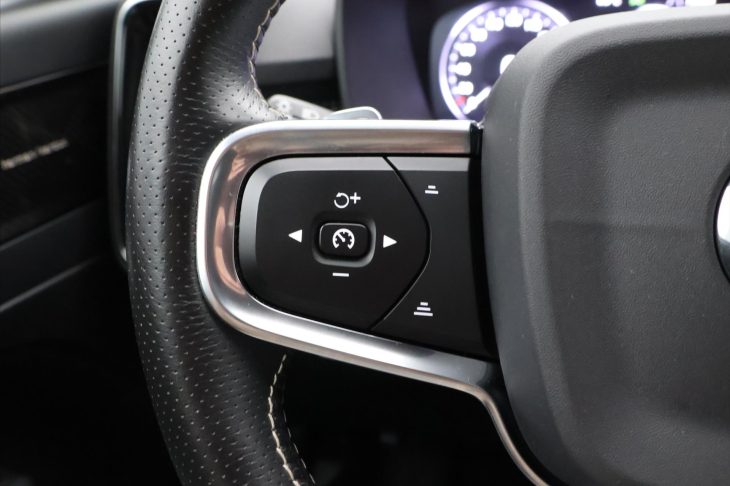 Volvo XC40 2,0 T4 Drive-E 140kW CZ R-Design
