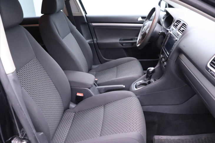 Volkswagen Golf 1,6 TDI DSG Webasto Serv.Kniha