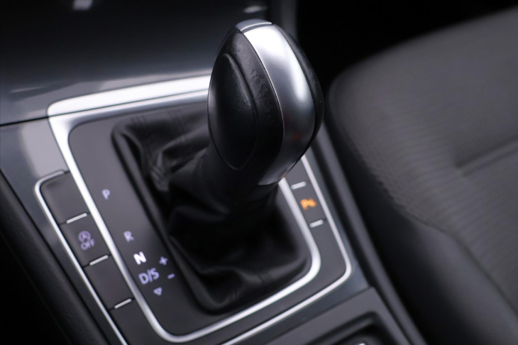 Volkswagen Golf 2,0 TDI 110kW DSG 1.Maj. DPH