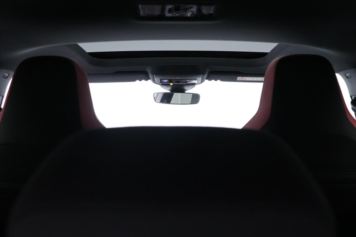 Volkswagen Golf 2,0 TSI GTI 180kW Virtual DPH