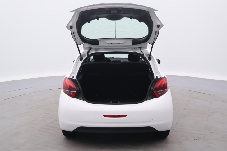 Peugeot 208 1,2 PureTech Klima CZ 1.Maj.