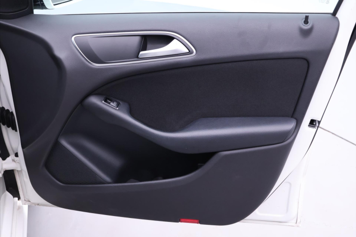 Mercedes-Benz Třídy B 1,6 180 90kW Xenon, Serv.kn.