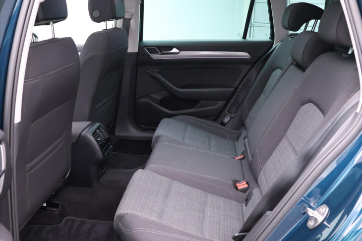 Volkswagen Passat 2,0 TDI 110kW DSG LED ACC Pano