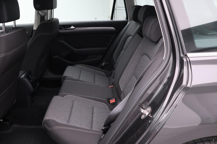 Volkswagen Passat 1,5 TSI 110 kW Business DPH CZ