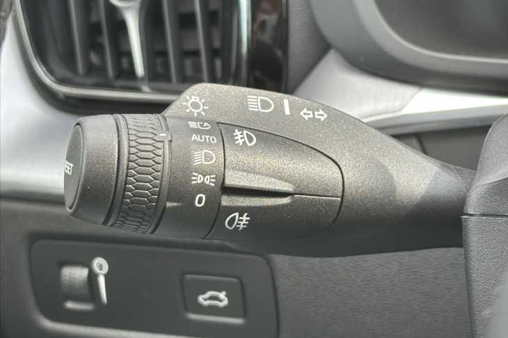 Volvo XC60 2,0 145 kW D4 AWD Momentum