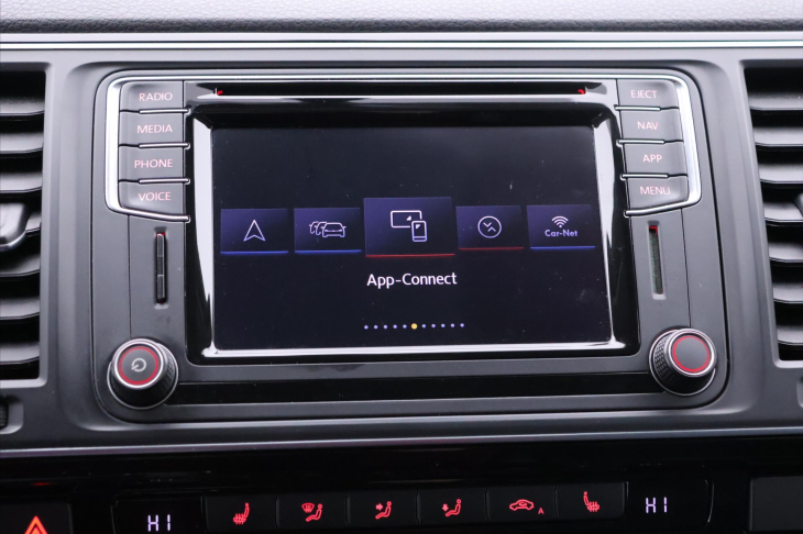 Volkswagen Multivan 2,0 TDI DSG Highline 6-Míst DPH