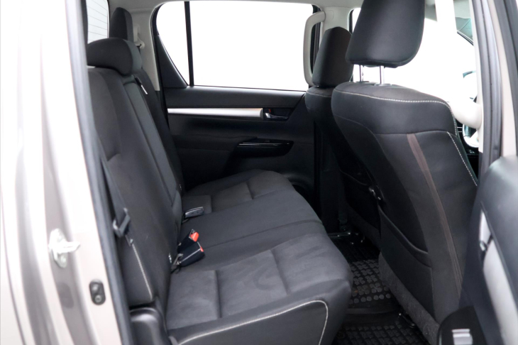 Toyota Hilux 2,4 D-4D 110kW Automat Tažné