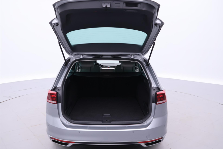 Volkswagen Passat 2,0 TDI  DSG LED Elegance DPH