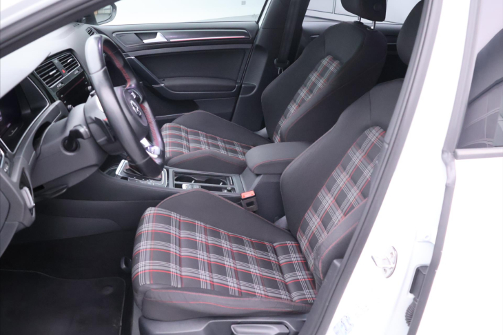 Volkswagen Golf 2,0 TSI GTI 180kW DSG Virtual