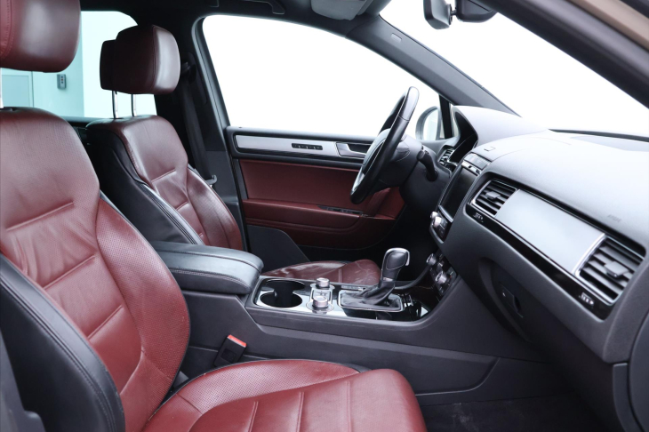 Volkswagen Touareg 3,0 TDI 193kW CZ Masaj DPH