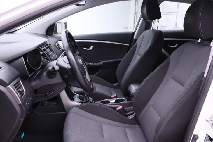 Hyundai i30 1,6 CRDi 81 kW Tažné Aut.klima