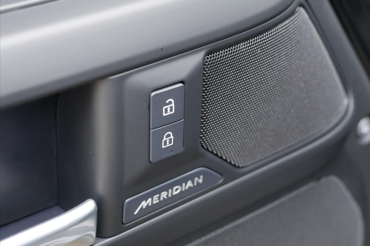 Land Rover Defender 5,0 110 P425 X-DYNAMIC CZ DPH