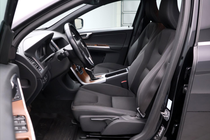 Volvo XC60 2,0 D4 120kW Momentum AUT