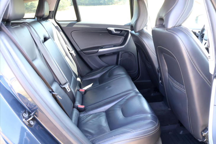 Volvo V60 2,4 D4 V5 Aut. AWD R-design