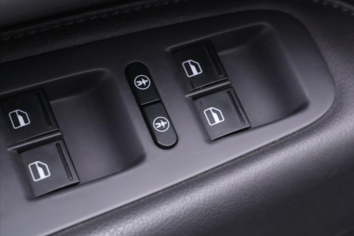 Volkswagen Touareg 3,0 TDi 176kW CZ 4M Serv.kniha