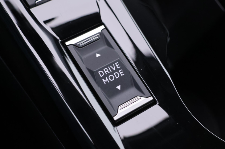 Peugeot 2008 1,2 PT 96kW Aut Allure CZ 1Maj