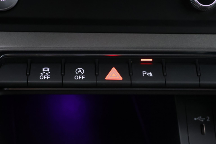 Audi Q3 2,0 TDI 110kW Advanced CZ DPH