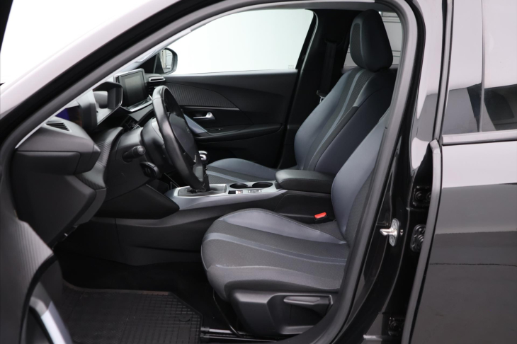 Peugeot 2008 1,2 PT 130k CZ Allure LED