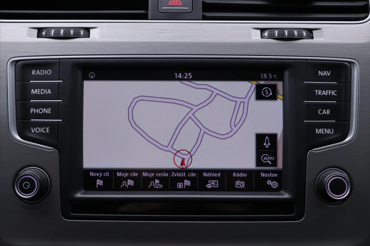 Volkswagen Golf 1,6 TDI Navi Aut.klima Kůže