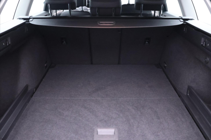 Volkswagen Passat 2,0 TDI 110 kW Elegance DSG DPH CZ