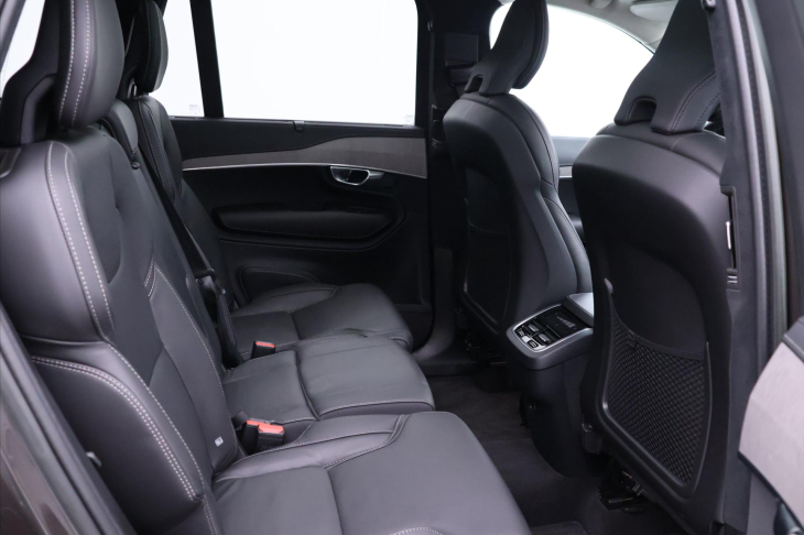 Volvo XC90 2,0 B5 AWD Ultimate Dark 7-Míst