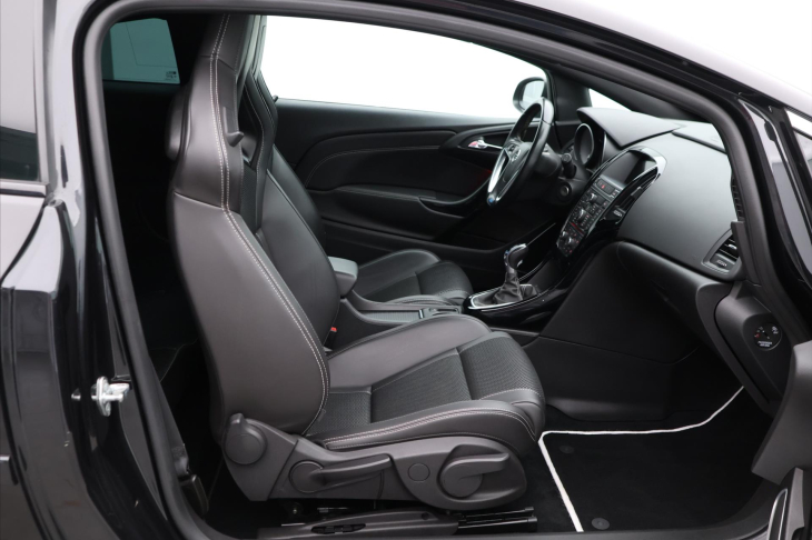 Opel Astra 2,0 T 206kW OPC Black Edit. CZ