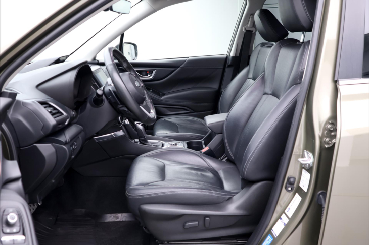 Subaru Forester 2,0 e-Boxer 110kW Executive CZ